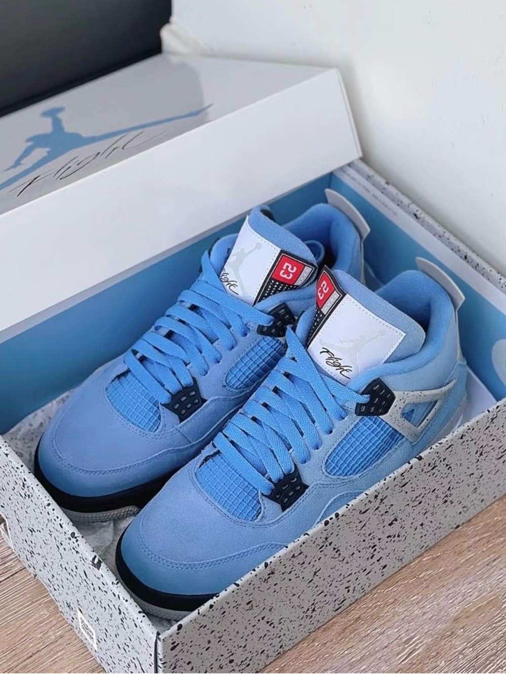 Air Jordan 4 Retro "University Blue" 2021